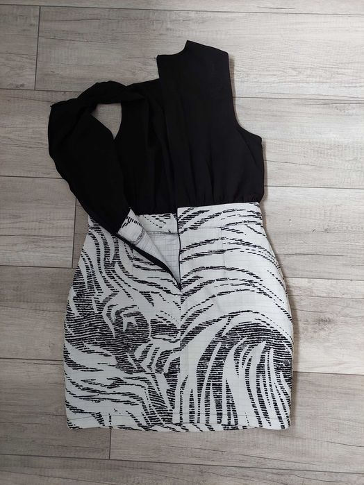 Дамска рокля черно бяло