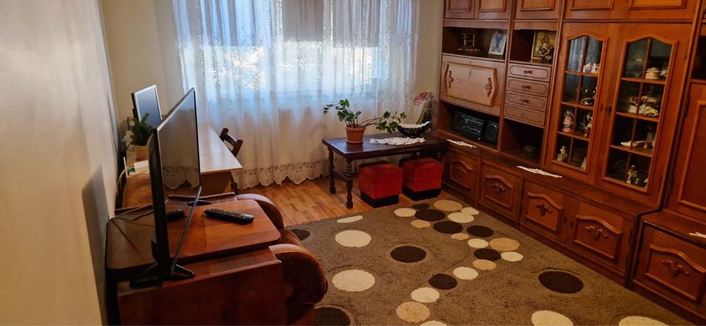 Apartament 2 camere,  km 5, decomandat, etaj 3