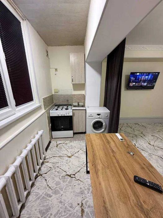 Продается квартира.Юнусабад 2  Колледж ,Универсам  1/2/4 Галерейка