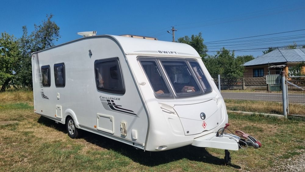 Rulota Swift Challenger, pat insula, 2 zone, dus separat, Panou solar