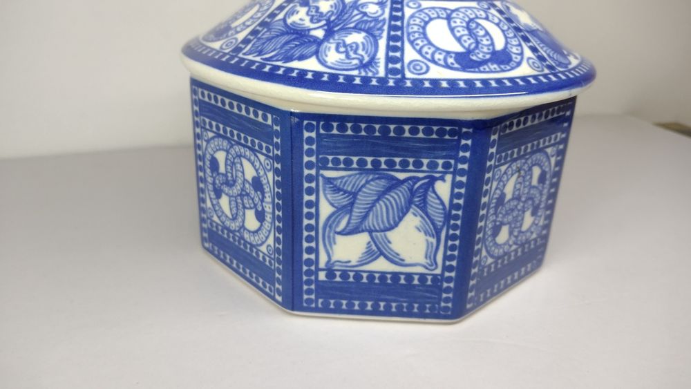 Винтидж керамична кутия за бисквитки 1914-1920