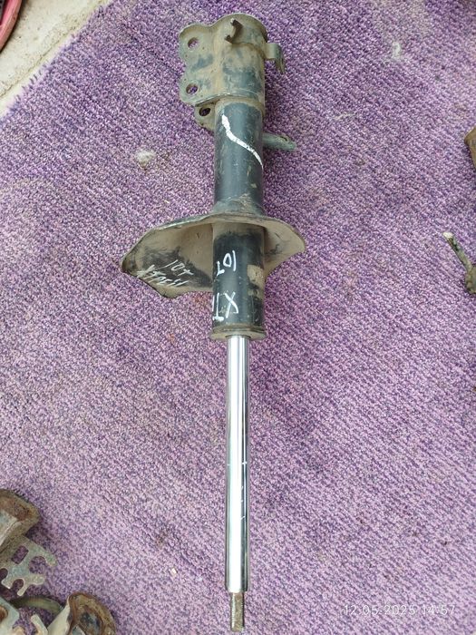 Продам стойки амортизаторы