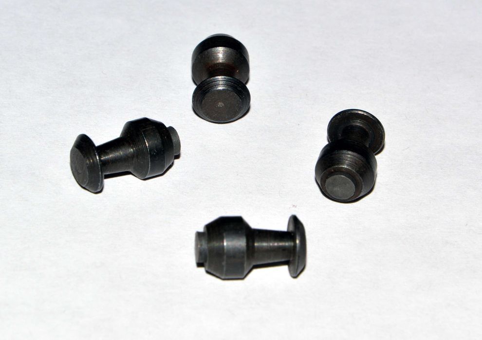 Шипы на колёса автомобиля.