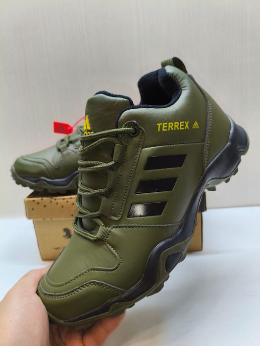 Продам кроссовки