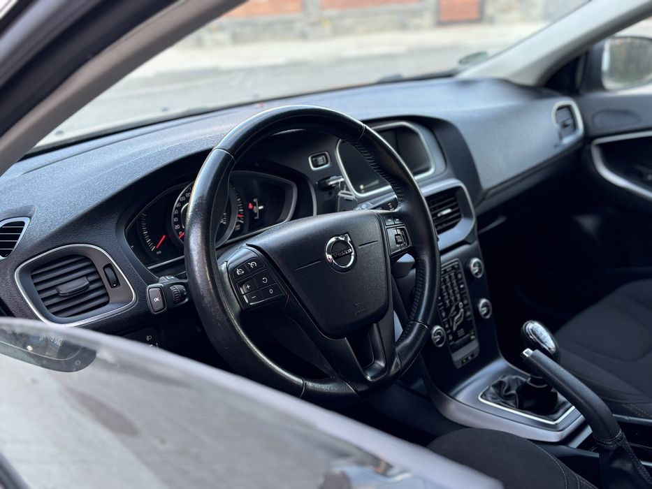 Volvo v40 R design model 2017