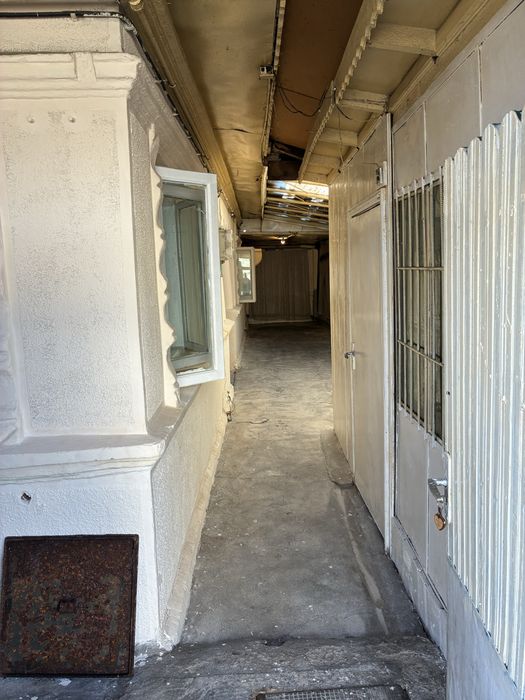 Casă de vanzare la curte