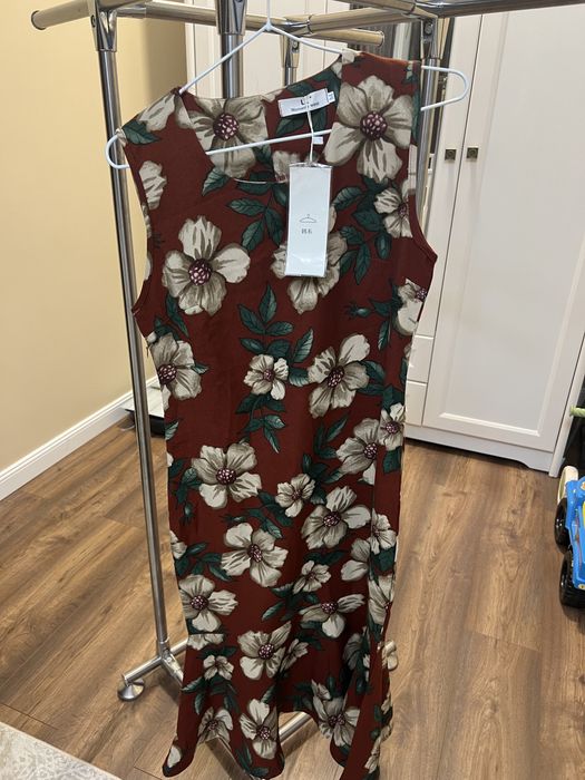 Продам пальто, платья, костюм