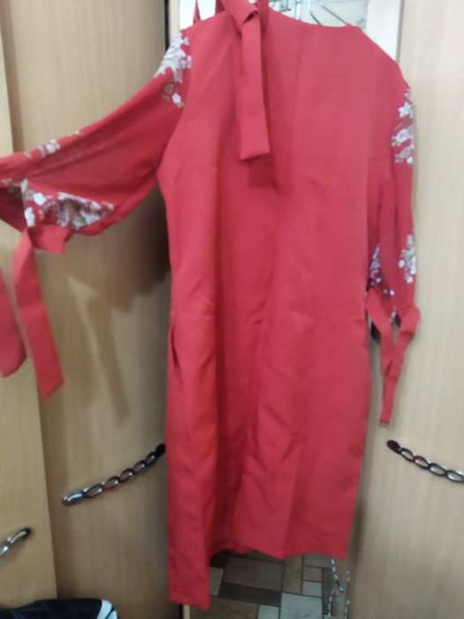 Продам платье новое лето.