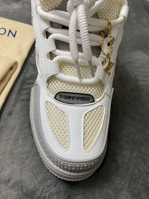 Vand adidasi noi de barbati Louis Vuitton