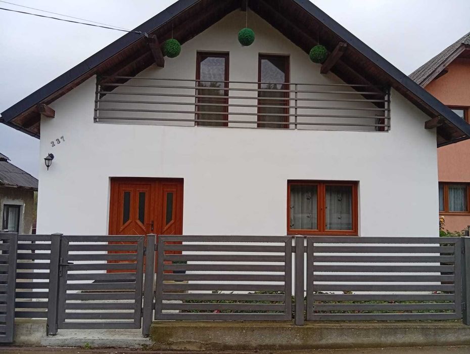 Vând casă comună  Ruscova jud Maramureș