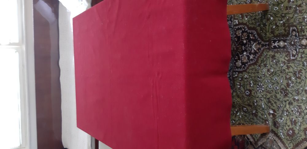 Покривка от лен и памук и червена вълнен плюш