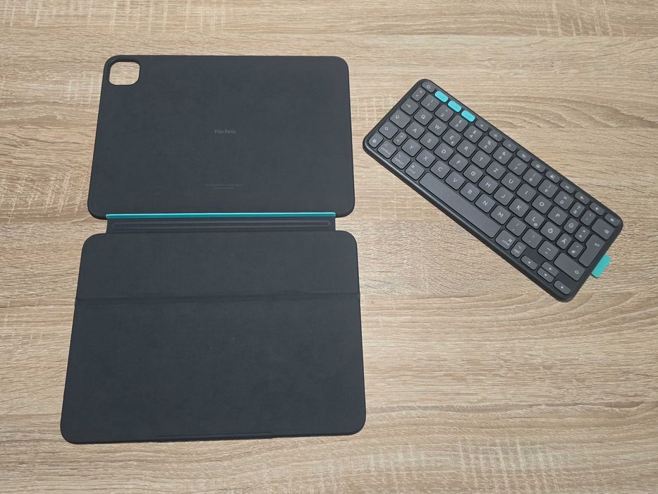 Чисто нов калъф с клавиатура Logitech Flip Folio за iPad 11" (Pro M4 / Air M2)
