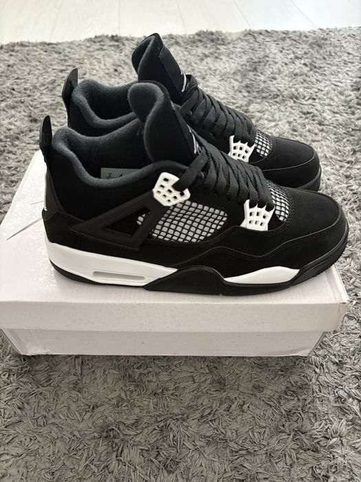 Jordan 4 White thunder