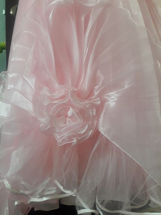 Пышное платье розовое