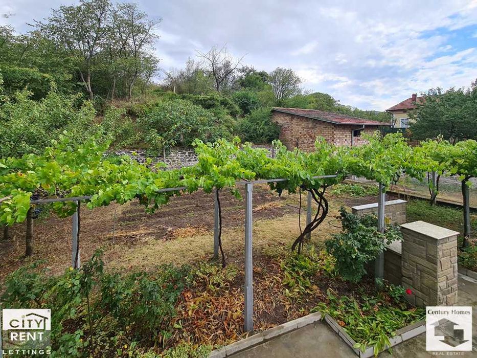 116244 Обзаведена двуетажна къща в с. Самоводене, Велико Търново