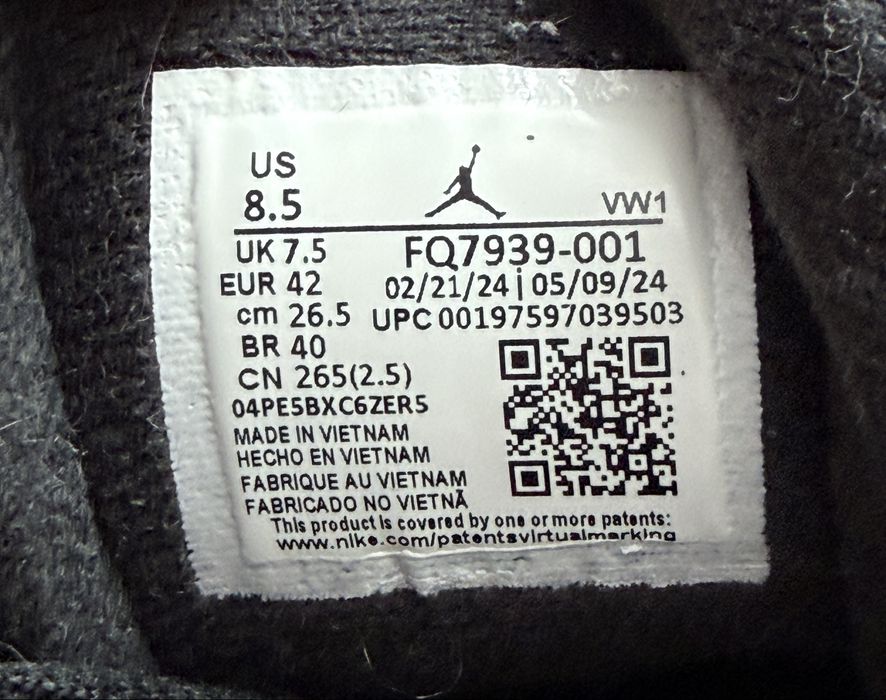 Air Jordan 4 RM mărimea 42
