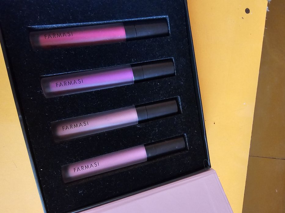 Set Farmasi nou pentru makeup