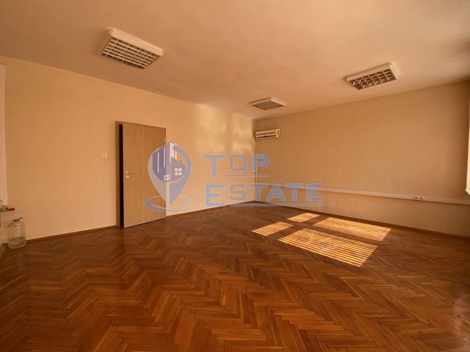 Продава се Офис в Горна Оряховица - 390 кв.м за 301 €/кв.м - Снимка #1