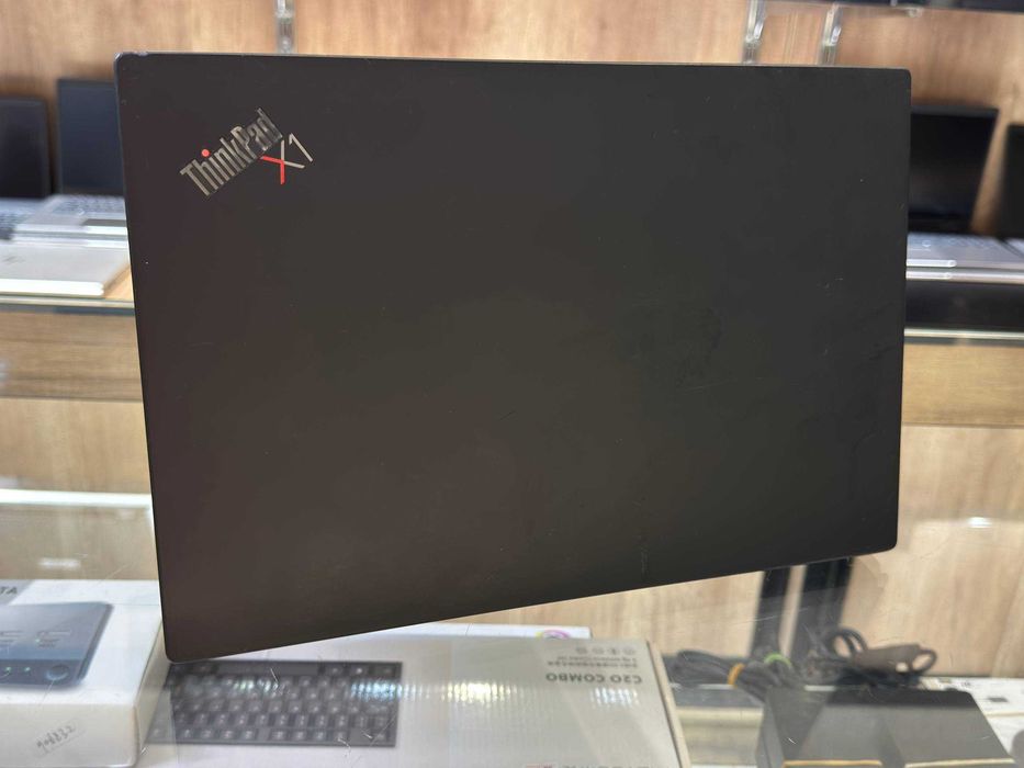 Lenovo ThinkPad X1 Carbon Gen 8 Core i5-10310U ram 8 ssd 256