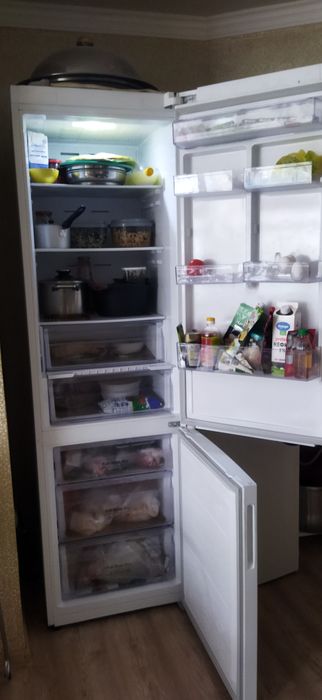 Холодильник  Samsung