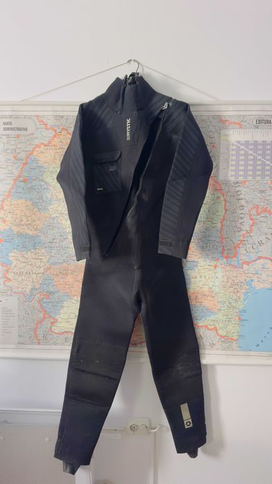MYSTIC
Vulcanic  Front Zip Drysuit kitesurfing , kiteboarding