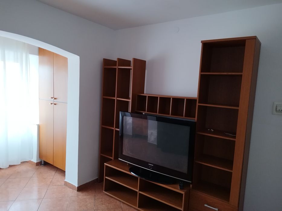 Închiriez apartament