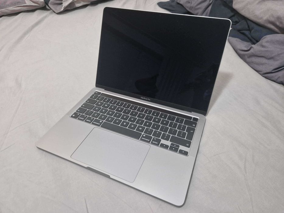 Macbook Pro 13” M2 2022 / 8GB / 256GB / 91% батерия / кутия