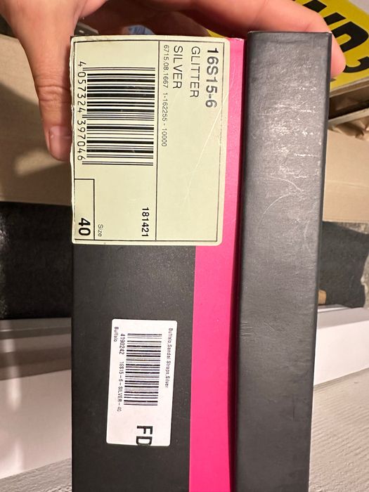 Сандали на висок ток