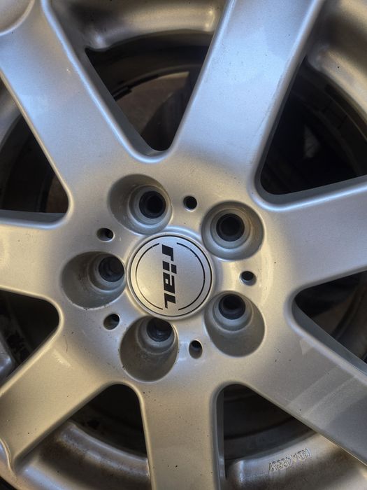 Set 4 jante aliaj  205/55 R16 - Stare foarte bună
