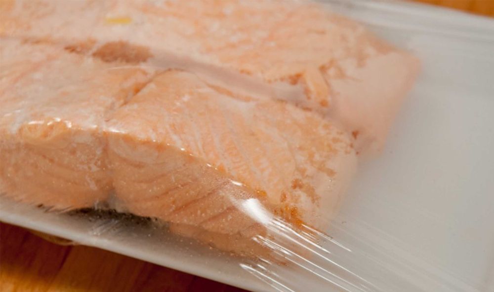 Стойка с нож за опаковане с хранително фолио