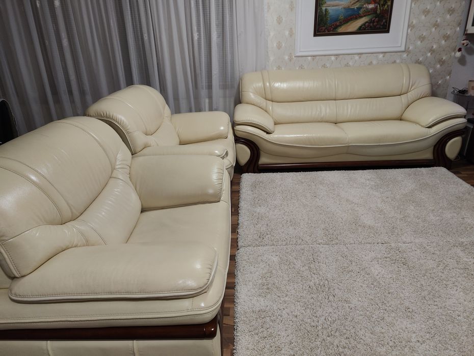 Vând set canapea și două fotolii piele naturala
