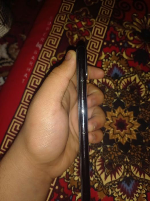 Iphone xs yomkst 77 truton bor fes id ishlamidi orqasi singan tel qlam