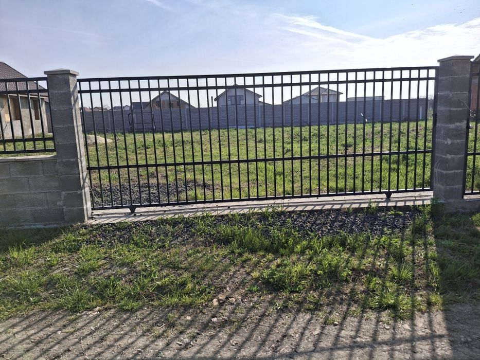 Vand  teren ingradit pentru casa 703 mp