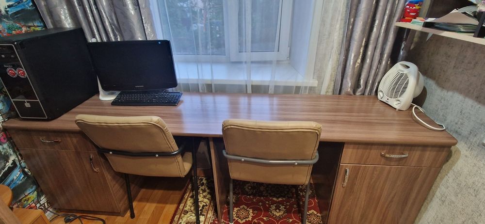 Продам стол для двоих школьников