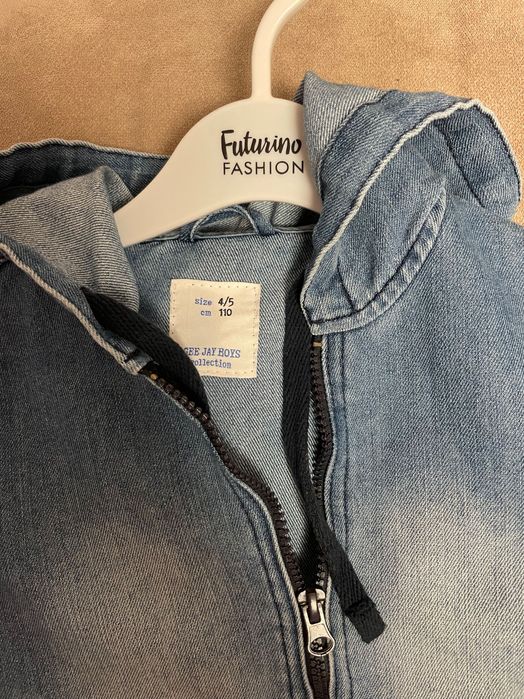 Продам джинсовку на 4-5 лет мальчик