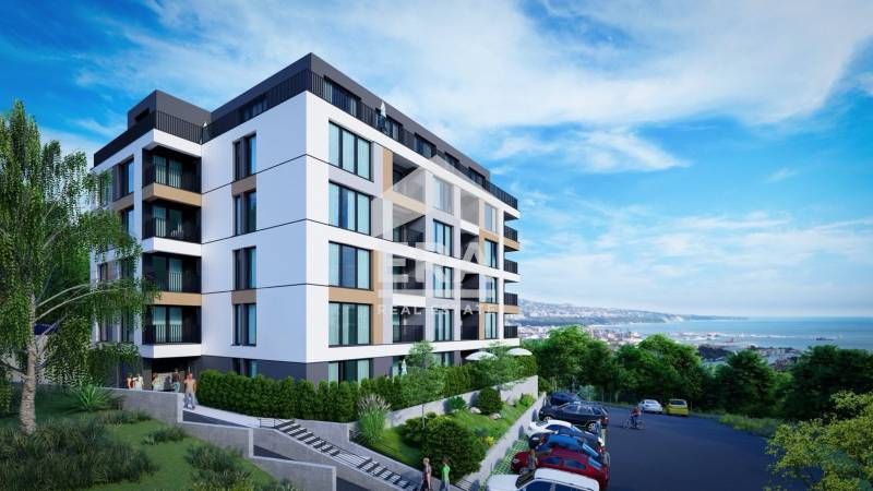 Тристаен апартамент за продажба с морска и градска панорама в новостро