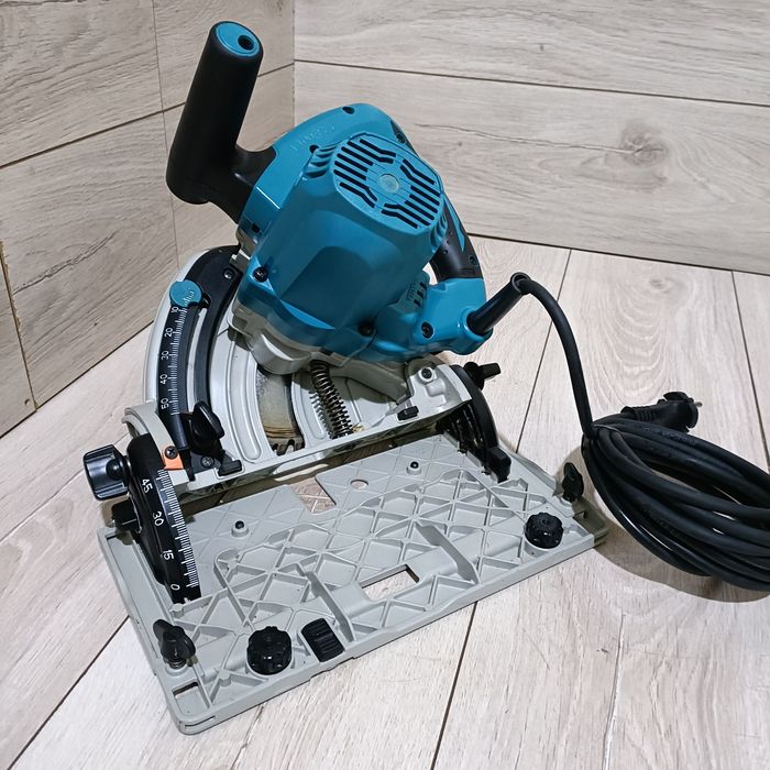 Fierastrau Circular cu plonjare Makita. SP 6000