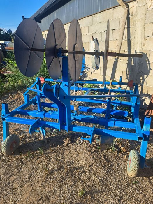 Машина за полагане на мулч и капково.