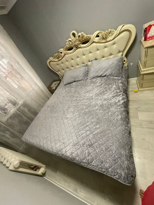 Продам спальный гарнитур