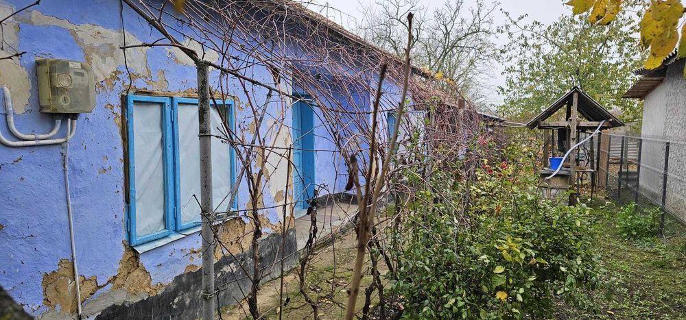 Vând casă bătrânească renovabila în Giurgiu,com Stanesti,sat Stanesti, curte 582 mp.