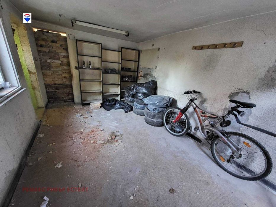 Гараж за продажба кв. Родина 2