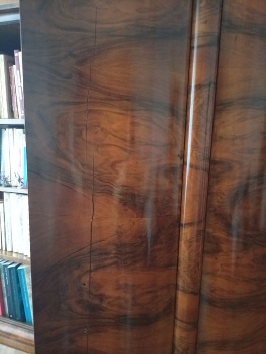 Dulap din lemn masiv