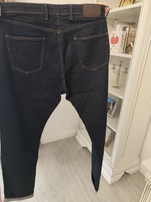 Vând blugi Massimo Dutti