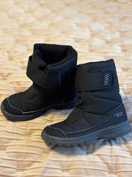 Vând cizmulițe călduroase și impermeabile pentru copil, mărimea 30