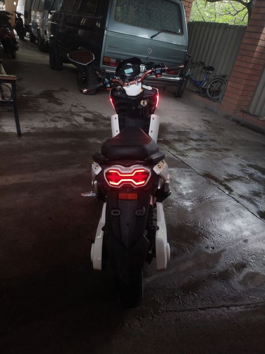 Строчно продам электроскутер новые акамуляторы