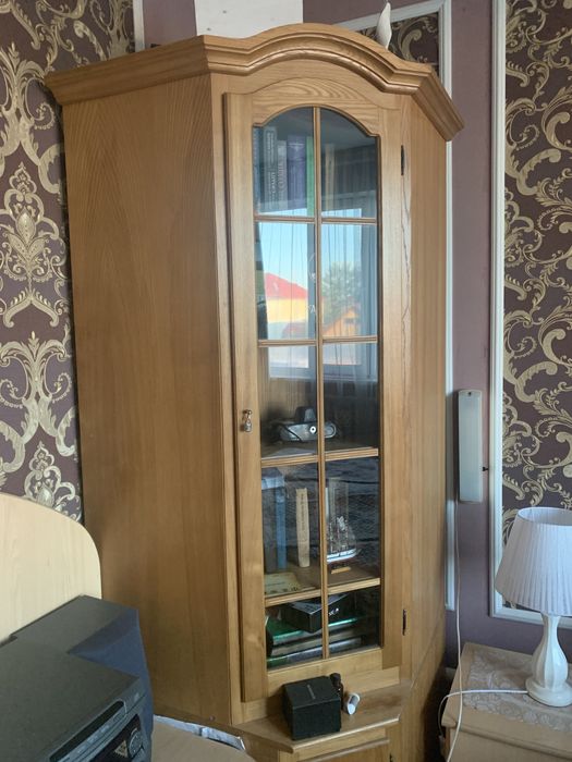Шкаф витрина деревянный