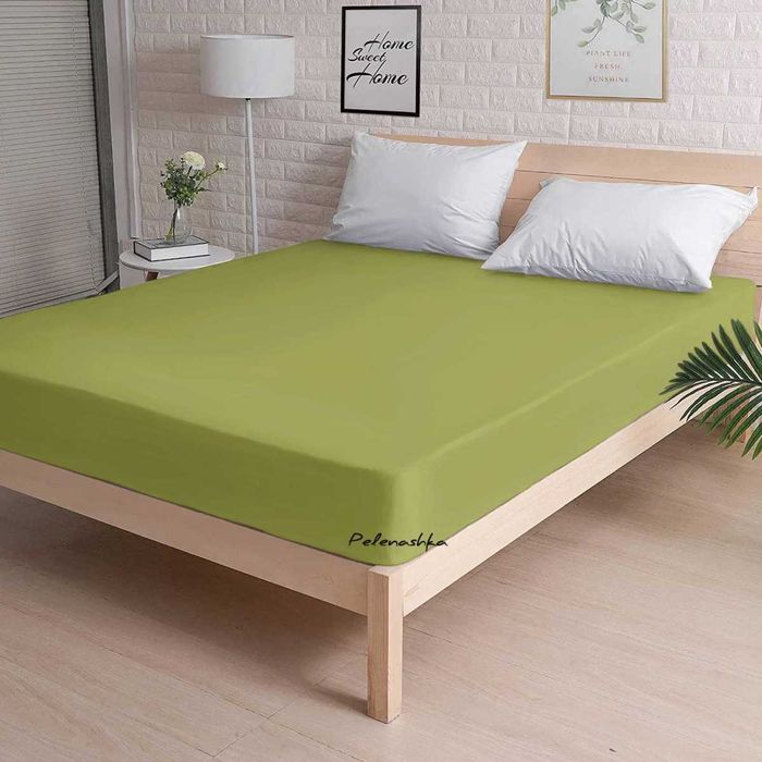 Трикотажная простынь на резинке 120×200