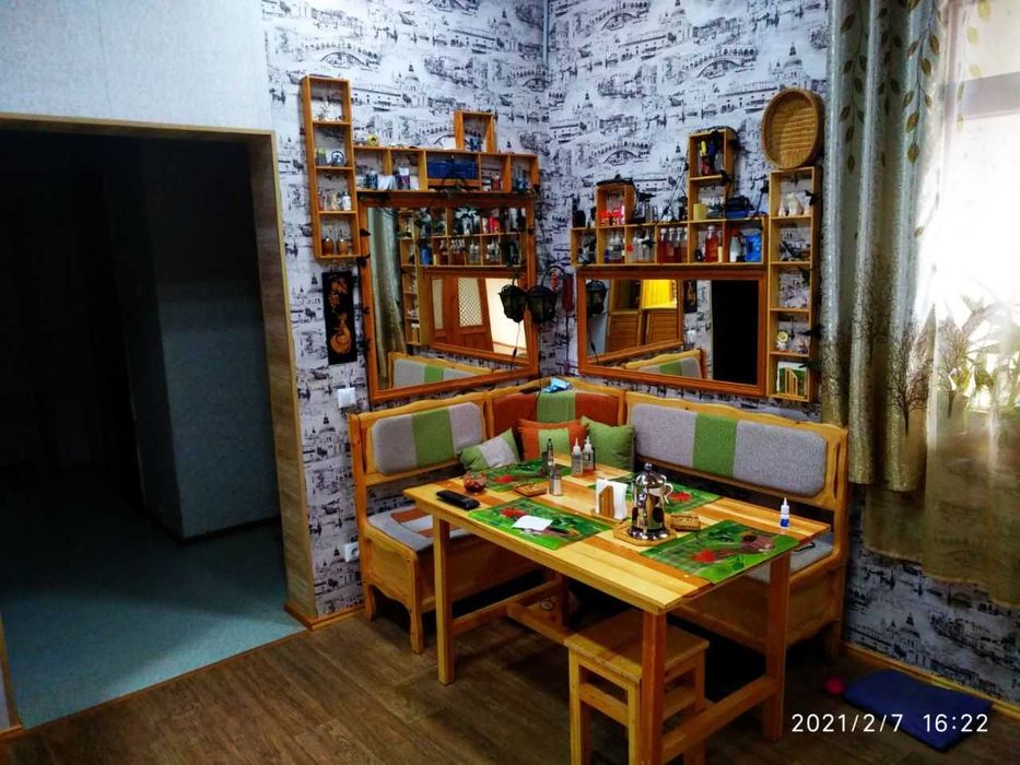 кухня из натурального дерева в полном сборе еденичном экземпляре