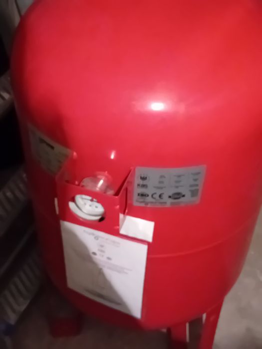 Разширителен  съд за вода.