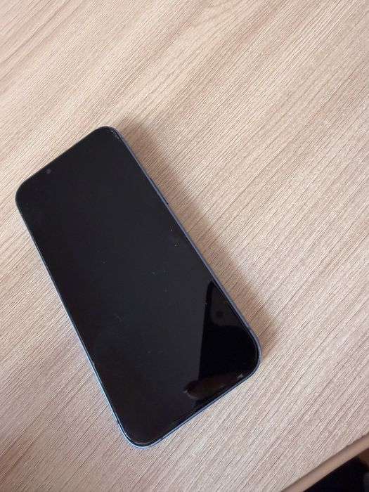 Продам 13 айфон память  256 мгб